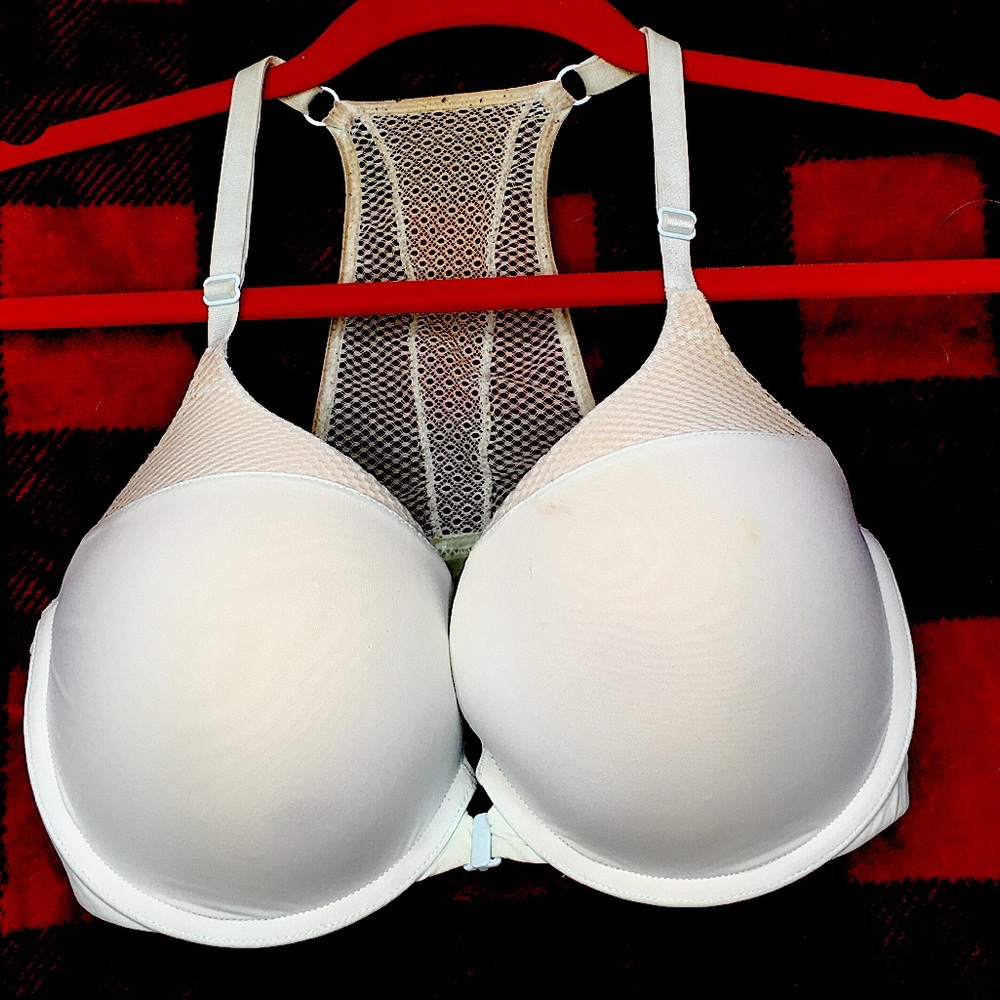 Front-clasp push-up bra